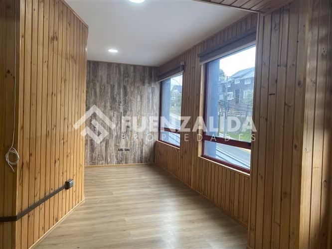 VENTA Oficina pleno centro Puerto Varas 2 estacionamientos