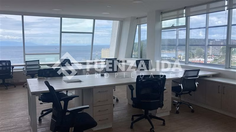 Oficina en arriendo con vista al mar en Puerto Montt