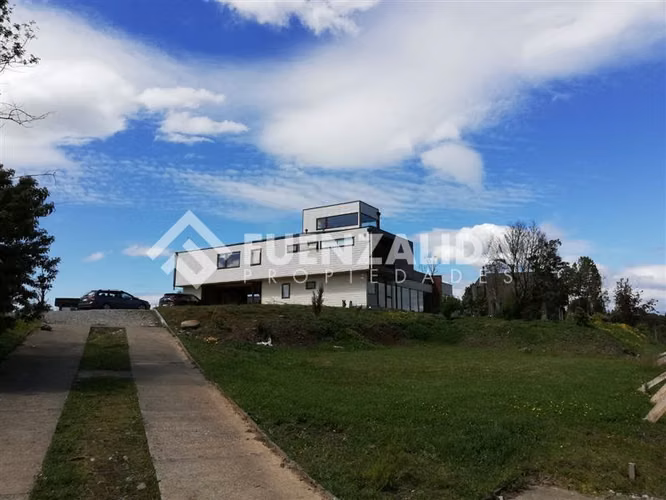 Vendemos casa de 4D3B en Lomas de Coihuin Puerto Montt