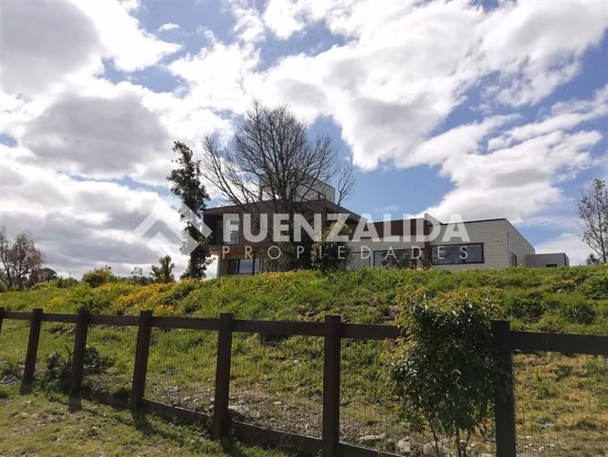 Vendemos casa de 4D3B en Lomas de Coihuin Puerto Montt