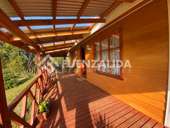 Casa en venta de 3 dorm. junto a 2 cabañas en Chacao