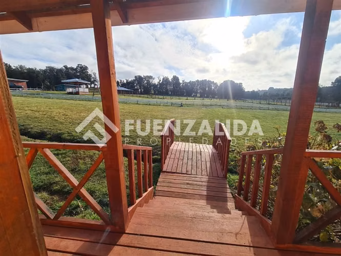 Casa en venta de 3 dorm. junto a 2 cabañas en Chacao