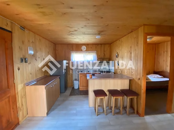 Casa en venta de 3 dorm. junto a 2 cabañas en Chacao
