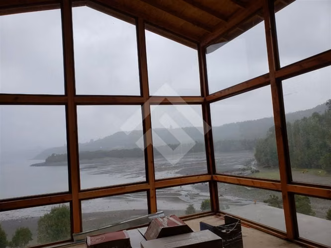 Casa en venta de 7D. en Calbuco, 6,85 Ha con cabañas y tinas