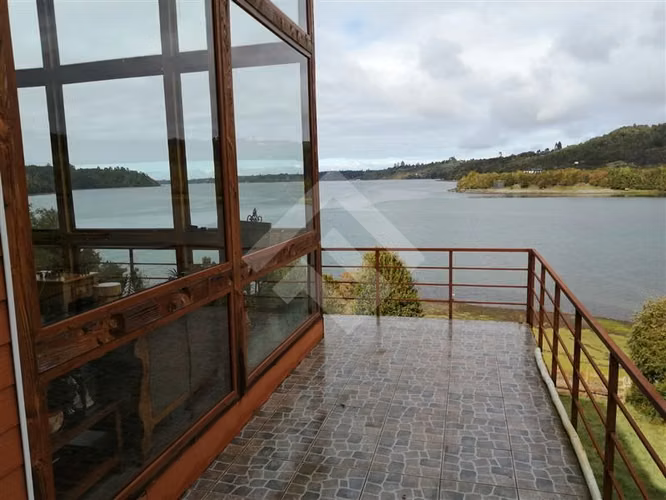 Casa en venta de 7D. en Calbuco, 6,85 Ha con cabañas y tinas