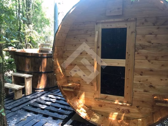 Casa en venta de 7D. en Calbuco, 6,85 Ha con cabañas y tinas
