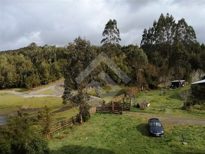 Casa en venta de 7D. en Calbuco, 6,85 Ha con cabañas y tinas