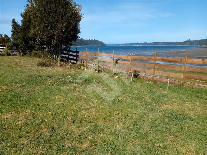 Casa en venta de 7D. en Calbuco, 6,85 Ha con cabañas y tinas