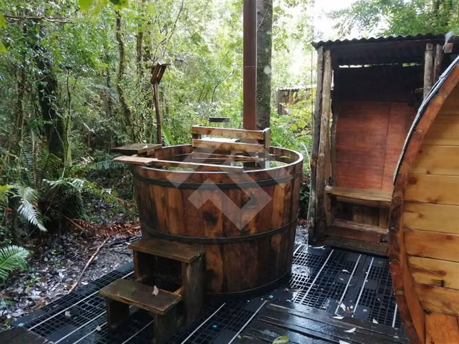 Casa en venta de 7D. en Calbuco, 6,85 Ha con cabañas y tinas