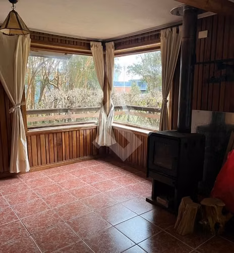 Casa en arriendo de 4D con piscina y quincho en Calbuco