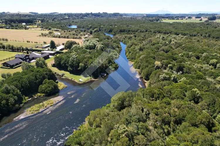 Gran Lodge a orillas Río Maullin muy cerca de Puerto Varas