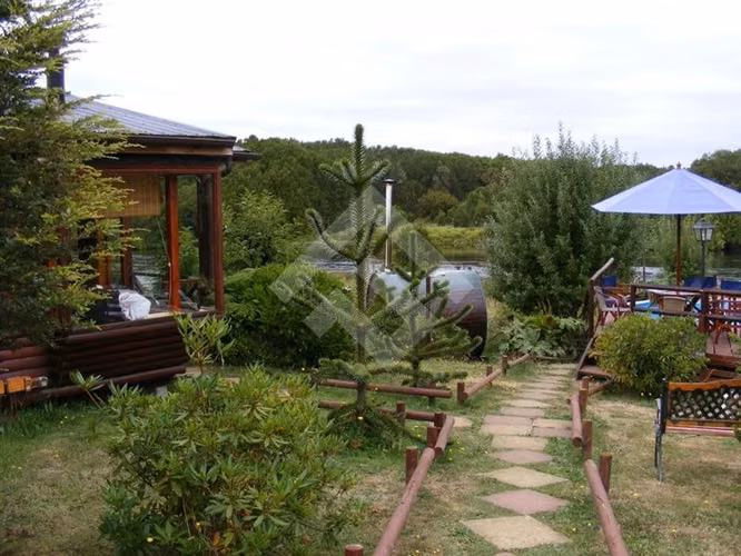 Gran Lodge a orillas Río Maullin muy cerca de Puerto Varas