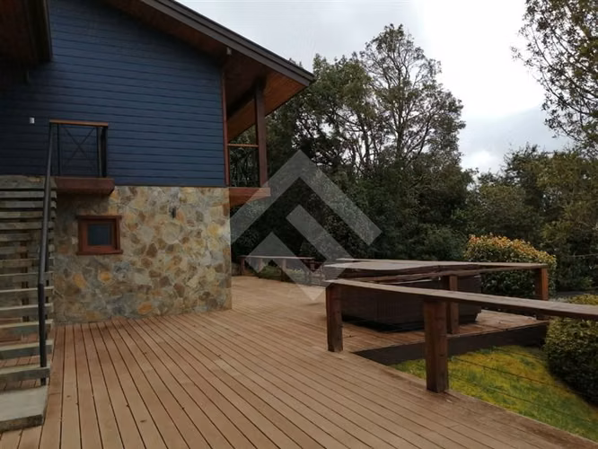 Bella Casa en Parcela a la venta de 4 dorm. en Puerto Montt