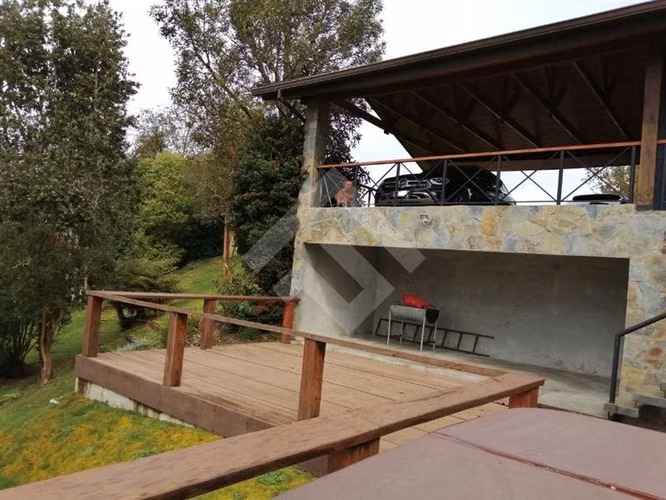 Bella Casa en Parcela a la venta de 4 dorm. en Puerto Montt
