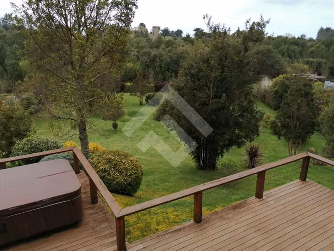 Bella Casa en Parcela a la venta de 4 dorm. en Puerto Montt