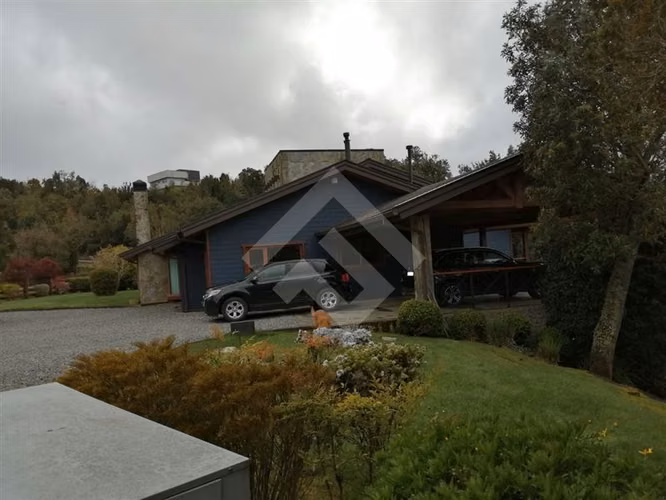 Bella Casa en Parcela a la venta de 4 dorm. en Puerto Montt