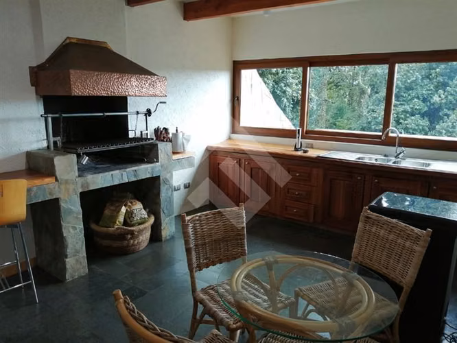 Bella Casa en Parcela a la venta de 4 dorm. en Puerto Montt