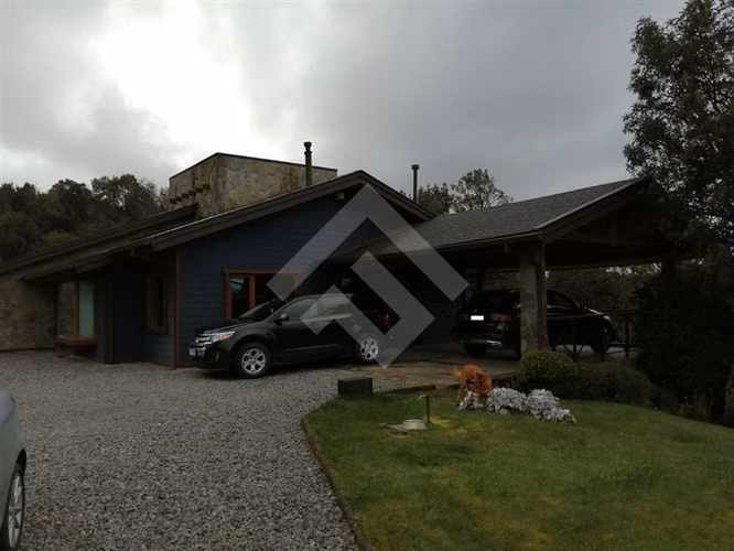 Bella Casa en Parcela a la venta de 4 dorm. en Puerto Montt