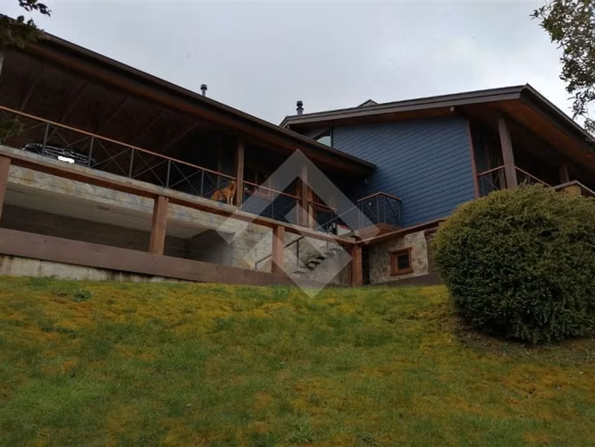 Bella Casa en Parcela a la venta de 4 dorm. en Puerto Montt