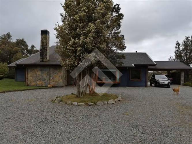 Bella Casa en Parcela a la venta de 4 dorm. en Puerto Montt