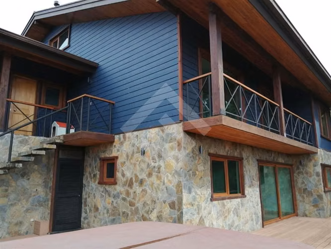 Bella Casa en Parcela a la venta de 4 dorm. en Puerto Montt