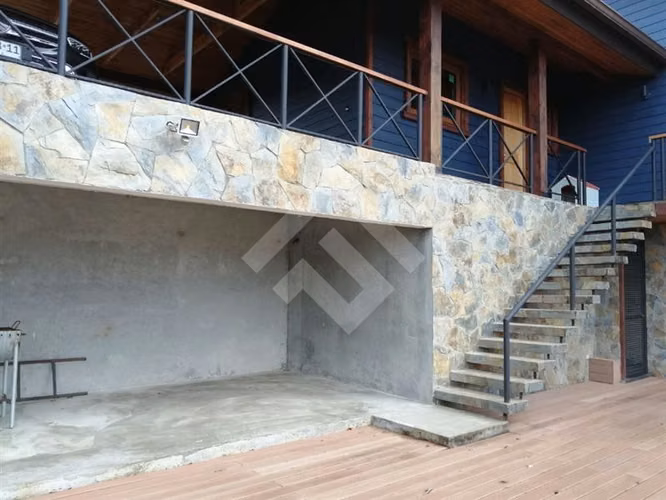 Bella Casa en Parcela a la venta de 4 dorm. en Puerto Montt