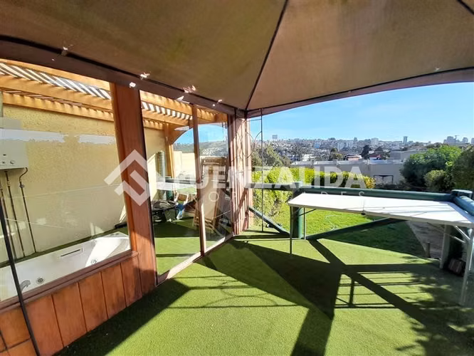 Casa en condominio de 4D 4B 2E Quincho Jacuzzi, Reñaca