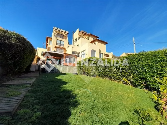 Casa en condominio de 4D 4B 2E Quincho Jacuzzi, Reñaca