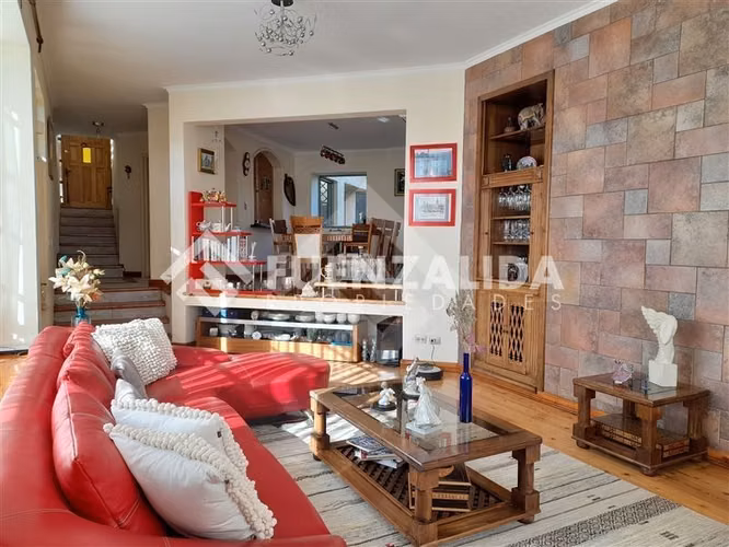 Casa en condominio de 4D 4B 2E Quincho Jacuzzi, Reñaca