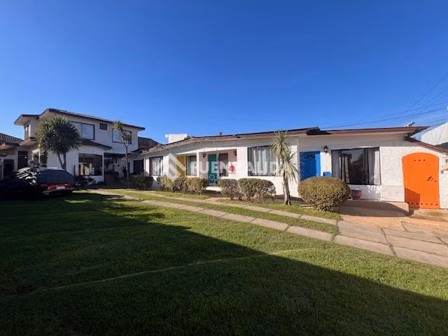 Casa en venta de 9 dorm. en Concón