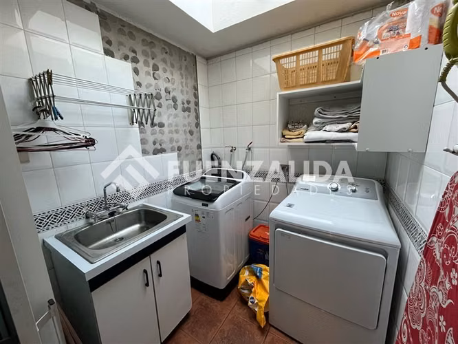Se vende cómoda casa 3D 3B, gran patio en Lomas de Montemar