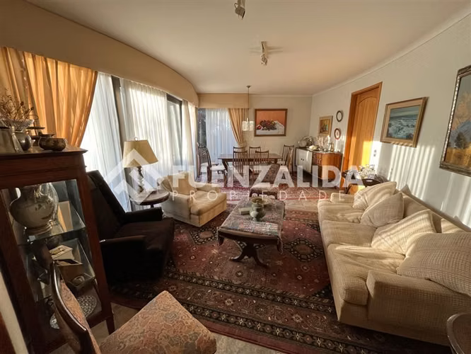 Se vende cómoda casa 3D 3B, gran patio en Lomas de Montemar