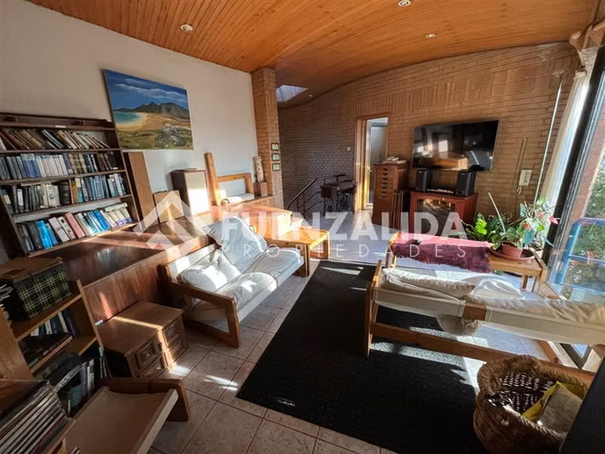 Se vende cómoda casa 3D 3B, gran patio en Lomas de Montemar