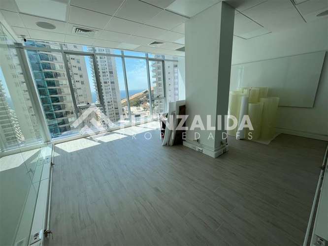 Vende amplia e iluminada oficina, Av. Edmundo Eluchans