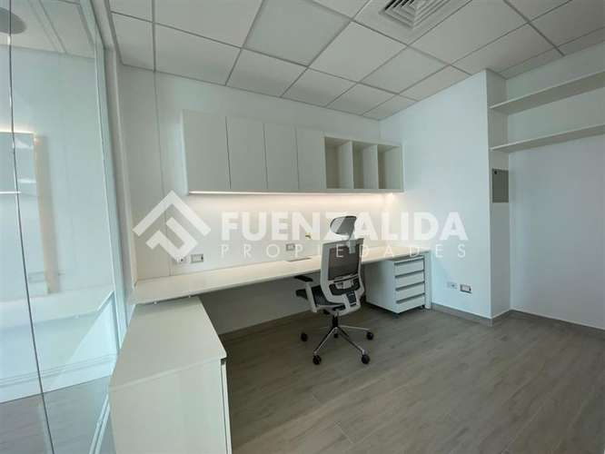 Vende amplia e iluminada oficina, Av. Edmundo Eluchans