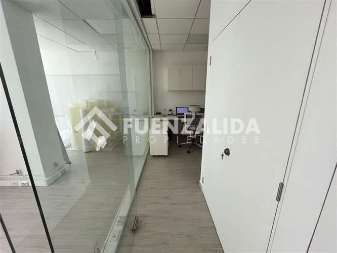 Vende amplia e iluminada oficina, Av. Edmundo Eluchans