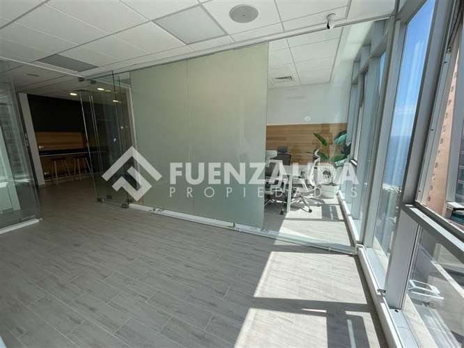Vende amplia e iluminada oficina, Av. Edmundo Eluchans