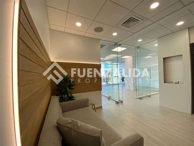 Vende amplia e iluminada oficina, Av. Edmundo Eluchans