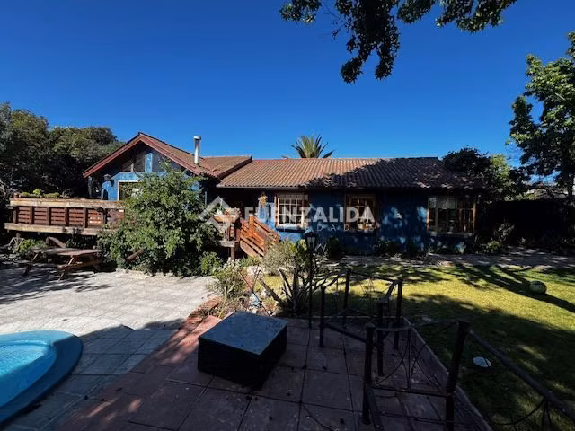 Casa en venta en Concón 4D 3B 4E, piscina, quincho.