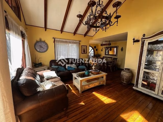 Casa en venta en Concón 4D 3B 4E, piscina, quincho.