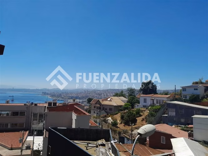 Casa en venta con 3 departamentos y un Loft en Valparaíso