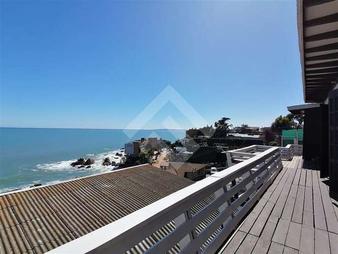 Inversionistas Sitio con 3 cabañas en venta en Concón