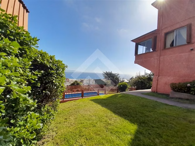 Casa en venta 4D 2B en Reñaca, Viña del Mar