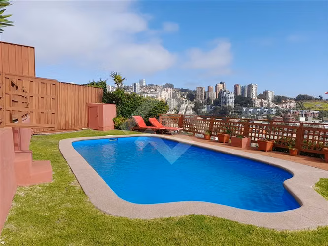 Casa en venta 4D 2B en Reñaca, Viña del Mar