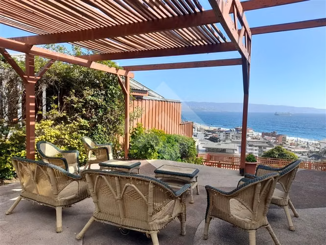Casa en venta 4D 2B en Reñaca, Viña del Mar