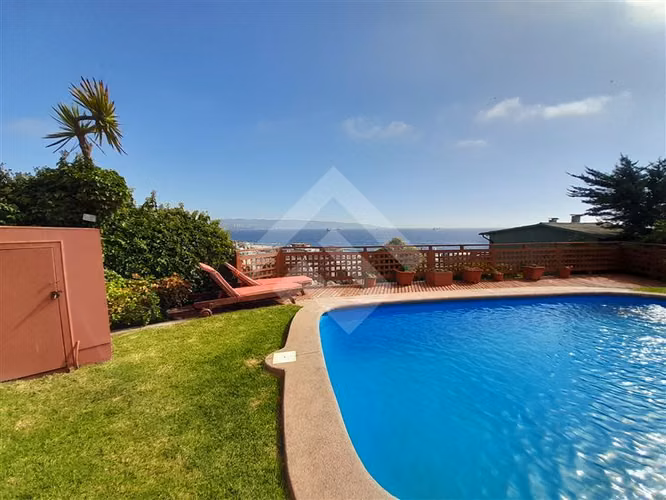 Casa en venta 4D 2B en Reñaca, Viña del Mar