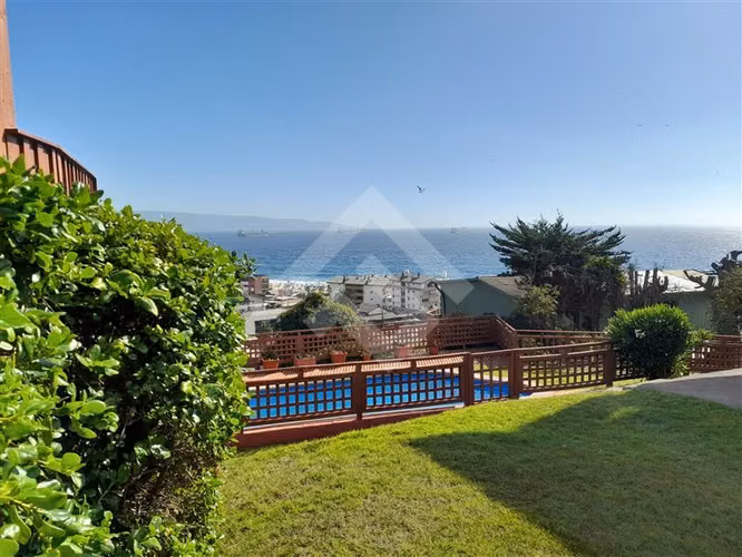 Casa en venta 4D 2B en Reñaca, Viña del Mar