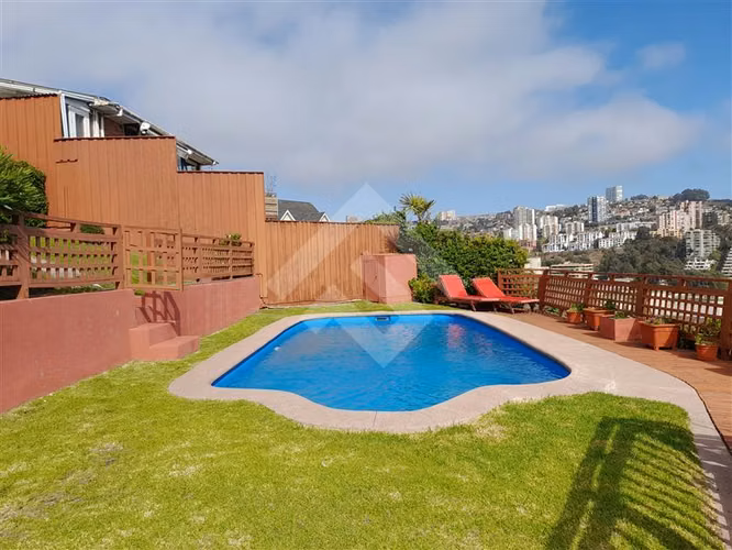 Casa en venta 4D 2B en Reñaca, Viña del Mar