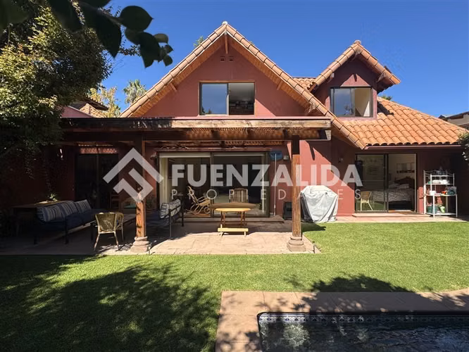 Casa en venta de 5 dorm. en Las Condes