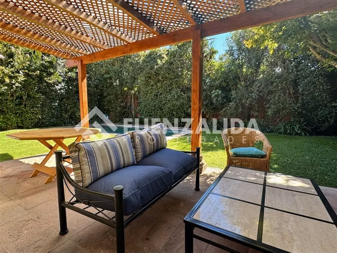Casa en venta de 5 dorm. en Las Condes - Imagen 2